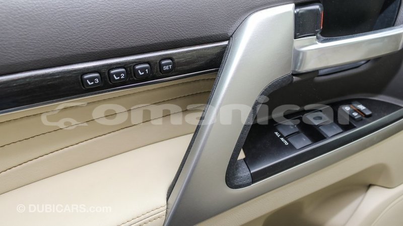 Big with watermark toyota land cruiser dhufar import dubai 3329