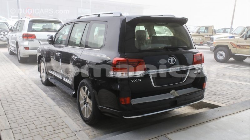 Big with watermark toyota land cruiser dhufar import dubai 3329