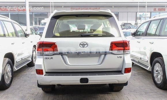 Buy Import Toyota Land Cruiser White Car in Import - Dubai in Dhufar Buy Import Toyota Land Cruiser White Car in Import - Dubai in Dhufar