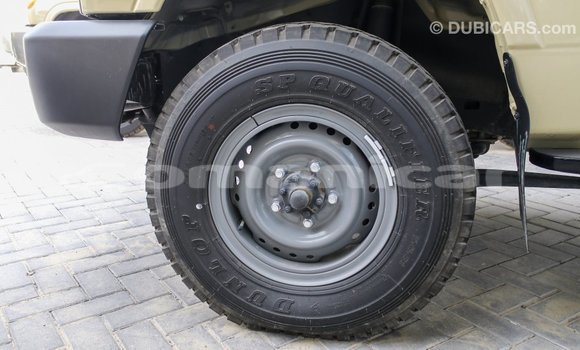 Buy Import Toyota Land Cruiser Beige Car in Import - Dubai in Dhufar Buy Import Toyota Land Cruiser Beige Car in Import - Dubai in Dhufar
