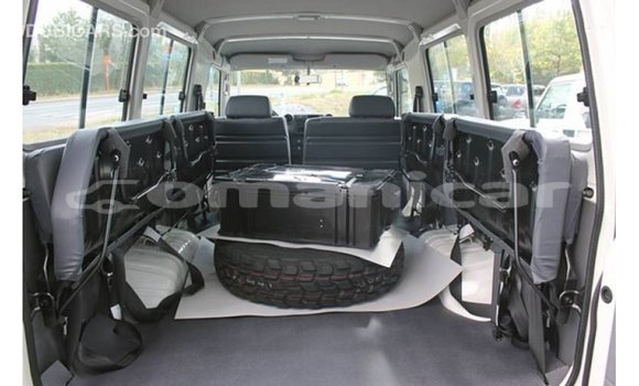 Buy Import Toyota Land Cruiser White Car in Import - Dubai in Dhufar Buy Import Toyota Land Cruiser White Car in Import - Dubai in Dhufar