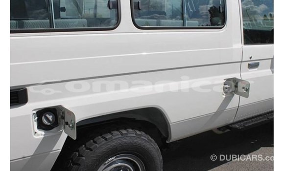 Buy Import Toyota Land Cruiser White Car in Import - Dubai in Dhufar Buy Import Toyota Land Cruiser White Car in Import - Dubai in Dhufar