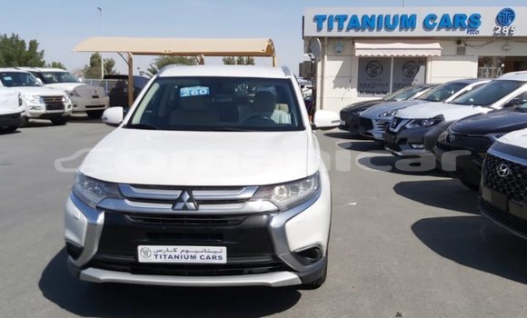 Buy Import Mitsubishi Outlander White Car in Import - Dubai in Dhufar Buy Import Mitsubishi Outlander White Car in Import - Dubai in Dhufar