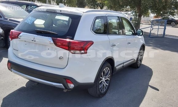 Buy Import Mitsubishi Outlander White Car in Import - Dubai in Dhufar Buy Import Mitsubishi Outlander White Car in Import - Dubai in Dhufar