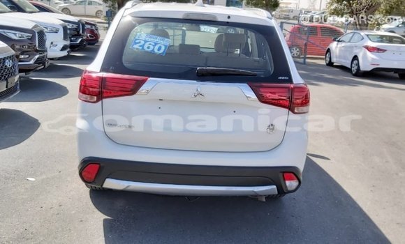 Buy Import Mitsubishi Outlander White Car in Import - Dubai in Dhufar Buy Import Mitsubishi Outlander White Car in Import - Dubai in Dhufar