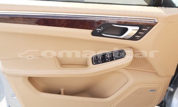 Buy Import Porsche Macan Other Car in Import - Dubai in Dhufar Buy Import Porsche Macan Other Car in Import - Dubai in Dhufar