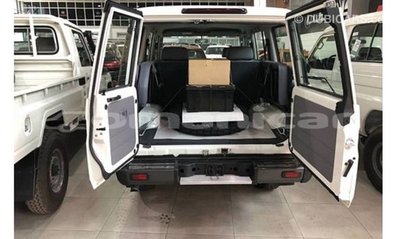 Buy Import Toyota Land Cruiser White Car in Import - Dubai in Dhufar Buy Import Toyota Land Cruiser White Car in Import - Dubai in Dhufar