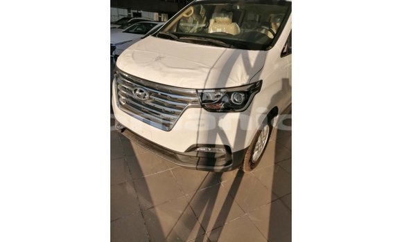 Buy Import Hyundai Accent White Car in Import - Dubai in Dhufar Buy Import Hyundai Accent White Car in Import - Dubai in Dhufar