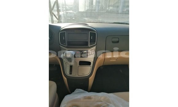 Buy Import Hyundai Accent White Car in Import - Dubai in Dhufar Buy Import Hyundai Accent White Car in Import - Dubai in Dhufar
