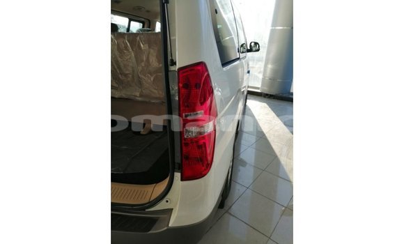 Buy Import Hyundai Accent White Car in Import - Dubai in Dhufar Buy Import Hyundai Accent White Car in Import - Dubai in Dhufar