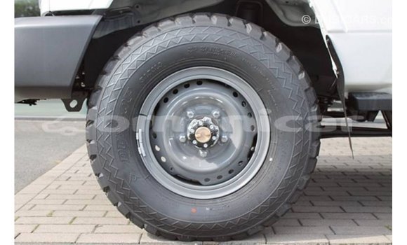 Buy Import Toyota Land Cruiser White Car in Import - Dubai in Dhufar Buy Import Toyota Land Cruiser White Car in Import - Dubai in Dhufar