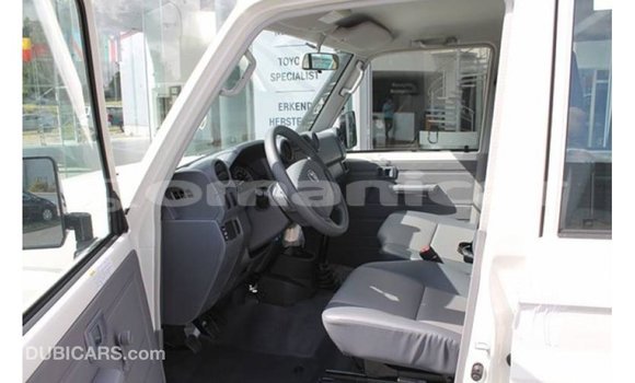 Buy Import Toyota Land Cruiser White Car in Import - Dubai in Dhufar Buy Import Toyota Land Cruiser White Car in Import - Dubai in Dhufar