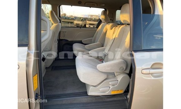 Buy Import Toyota Sienna Other Car in Import - Dubai in Dhufar Buy Import Toyota Sienna Other Car in Import - Dubai in Dhufar