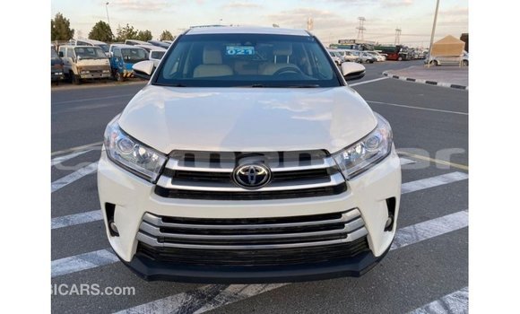 Buy Import Toyota Highlander White Car in Import - Dubai in Dhufar Buy Import Toyota Highlander White Car in Import - Dubai in Dhufar