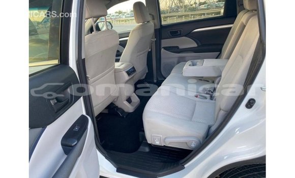 Buy Import Toyota Highlander White Car in Import - Dubai in Dhufar Buy Import Toyota Highlander White Car in Import - Dubai in Dhufar