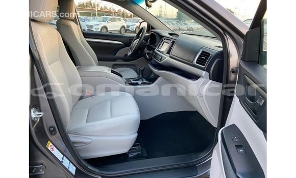 Buy Import Toyota Highlander Other Car in Import - Dubai in Dhufar Buy Import Toyota Highlander Other Car in Import - Dubai in Dhufar