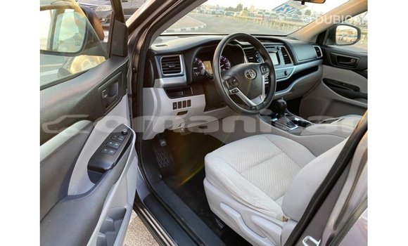 Buy Import Toyota Highlander Other Car in Import - Dubai in Dhufar Buy Import Toyota Highlander Other Car in Import - Dubai in Dhufar