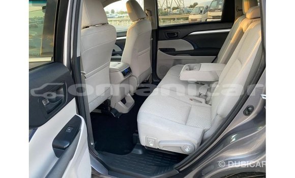 Buy Import Toyota Highlander Other Car in Import - Dubai in Dhufar Buy Import Toyota Highlander Other Car in Import - Dubai in Dhufar