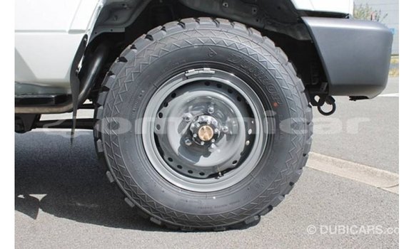 Buy Import Toyota Land Cruiser White Car in Import - Dubai in Dhufar Buy Import Toyota Land Cruiser White Car in Import - Dubai in Dhufar