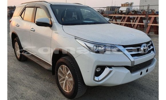 Buy Import Toyota Fortuner White Car in Import - Dubai in Dhufar Buy Import Toyota Fortuner White Car in Import - Dubai in Dhufar
