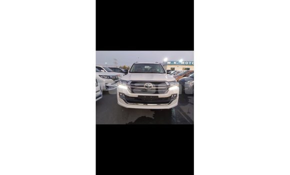 Buy Import Toyota Land Cruiser White Car in Import - Dubai in Dhufar Buy Import Toyota Land Cruiser White Car in Import - Dubai in Dhufar