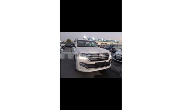 Buy Import Toyota Land Cruiser White Car in Import - Dubai in Dhufar Buy Import Toyota Land Cruiser White Car in Import - Dubai in Dhufar