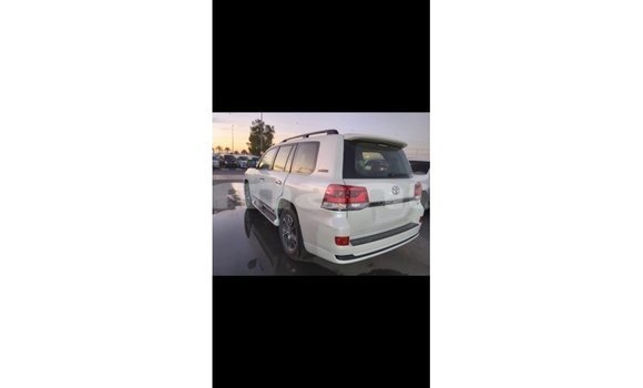 Buy Import Toyota Land Cruiser White Car in Import - Dubai in Dhufar Buy Import Toyota Land Cruiser White Car in Import - Dubai in Dhufar