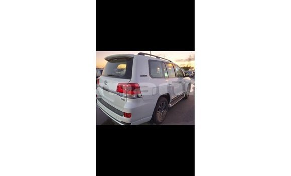Buy Import Toyota Land Cruiser White Car in Import - Dubai in Dhufar Buy Import Toyota Land Cruiser White Car in Import - Dubai in Dhufar