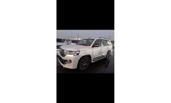 Buy Import Toyota Land Cruiser White Car in Import - Dubai in Dhufar Buy Import Toyota Land Cruiser White Car in Import - Dubai in Dhufar