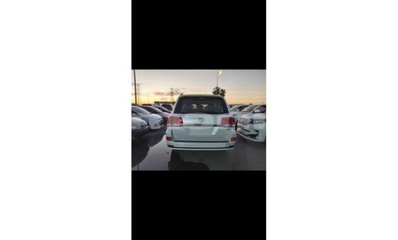 Buy Import Toyota Land Cruiser White Car in Import - Dubai in Dhufar Buy Import Toyota Land Cruiser White Car in Import - Dubai in Dhufar