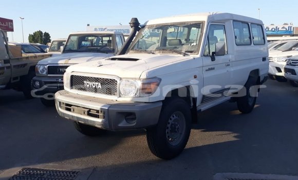 Buy Import Toyota Land Cruiser White Car in Import - Dubai in Dhufar Buy Import Toyota Land Cruiser White Car in Import - Dubai in Dhufar