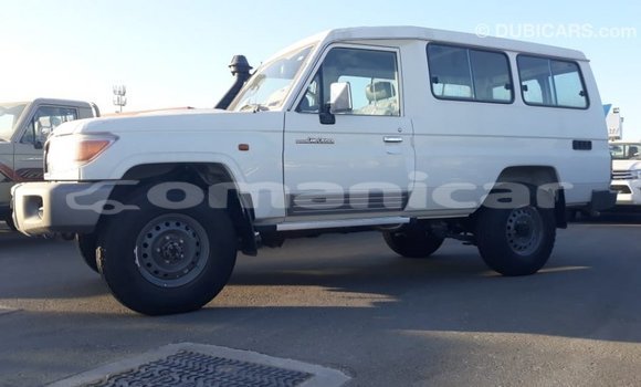 Buy Import Toyota Land Cruiser White Car in Import - Dubai in Dhufar Buy Import Toyota Land Cruiser White Car in Import - Dubai in Dhufar