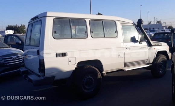 Buy Import Toyota Land Cruiser White Car in Import - Dubai in Dhufar Buy Import Toyota Land Cruiser White Car in Import - Dubai in Dhufar