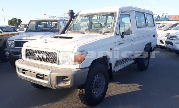 Buy Import Toyota Land Cruiser White Car in Import - Dubai in Dhufar Buy Import Toyota Land Cruiser White Car in Import - Dubai in Dhufar