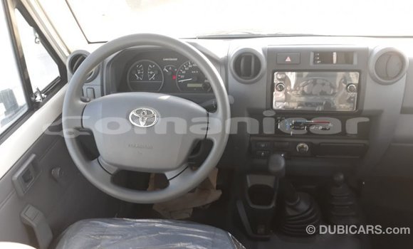 Buy Import Toyota Land Cruiser White Car in Import - Dubai in Dhufar Buy Import Toyota Land Cruiser White Car in Import - Dubai in Dhufar