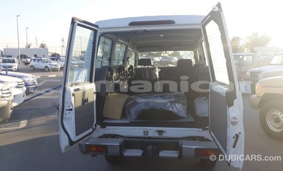 Buy Import Toyota Land Cruiser White Car in Import - Dubai in Dhufar Buy Import Toyota Land Cruiser White Car in Import - Dubai in Dhufar