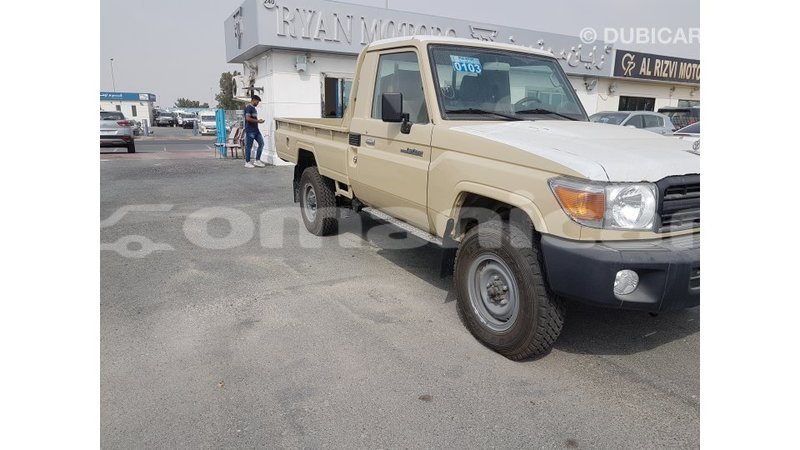 Big with watermark toyota land cruiser dhufar import dubai 3443