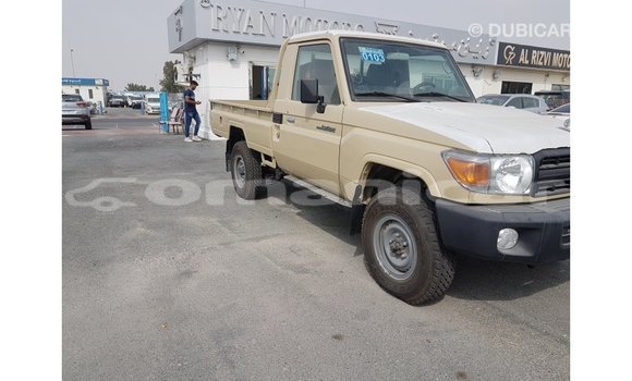 Buy Import Toyota Land Cruiser Beige Car in Import - Dubai in Dhufar Buy Import Toyota Land Cruiser Beige Car in Import - Dubai in Dhufar