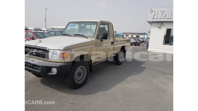 Big with watermark toyota land cruiser dhufar import dubai 3443