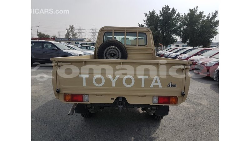 Big with watermark toyota land cruiser dhufar import dubai 3443