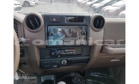 Buy Import Toyota Land Cruiser Beige Car in Import - Dubai in Dhufar Buy Import Toyota Land Cruiser Beige Car in Import - Dubai in Dhufar