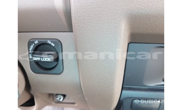 Buy Import Toyota Land Cruiser Beige Car in Import - Dubai in Dhufar Buy Import Toyota Land Cruiser Beige Car in Import - Dubai in Dhufar