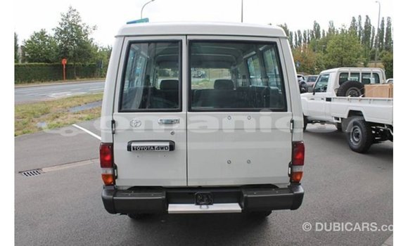 Buy Import Toyota Land Cruiser White Car in Import - Dubai in Dhufar Buy Import Toyota Land Cruiser White Car in Import - Dubai in Dhufar