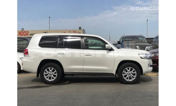 Buy Import Toyota Land Cruiser White Car in Import - Dubai in Dhufar Buy Import Toyota Land Cruiser White Car in Import - Dubai in Dhufar