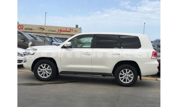 Buy Import Toyota Land Cruiser White Car in Import - Dubai in Dhufar Buy Import Toyota Land Cruiser White Car in Import - Dubai in Dhufar