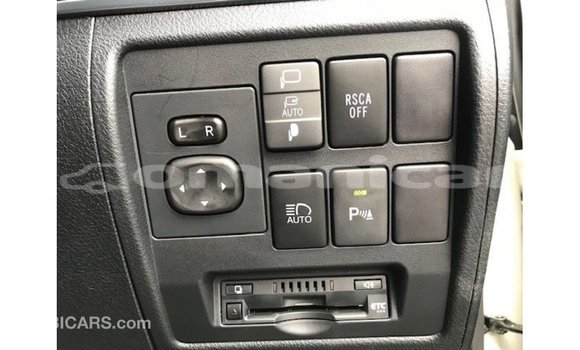 Buy Import Toyota Land Cruiser White Car in Import - Dubai in Dhufar Buy Import Toyota Land Cruiser White Car in Import - Dubai in Dhufar
