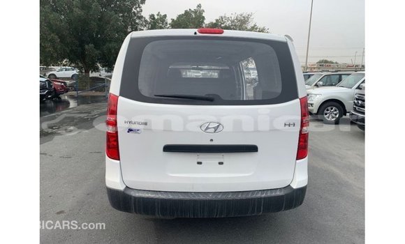 Buy Import Hyundai Cargo White Car in Import - Dubai in Dhufar Buy Import Hyundai Cargo White Car in Import - Dubai in Dhufar