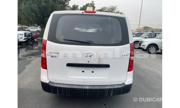 Buy Import Hyundai Cargo White Car in Import - Dubai in Dhufar Buy Import Hyundai Cargo White Car in Import - Dubai in Dhufar