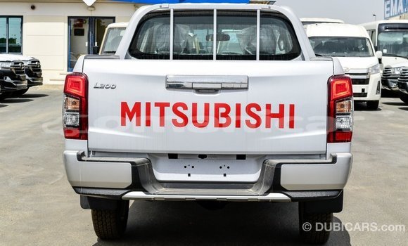 Buy Import Mitsubishi L200 White Car in Import - Dubai in Dhufar Buy Import Mitsubishi L200 White Car in Import - Dubai in Dhufar