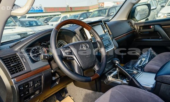 Buy Import Toyota Land Cruiser White Car in Import - Dubai in Dhufar Buy Import Toyota Land Cruiser White Car in Import - Dubai in Dhufar